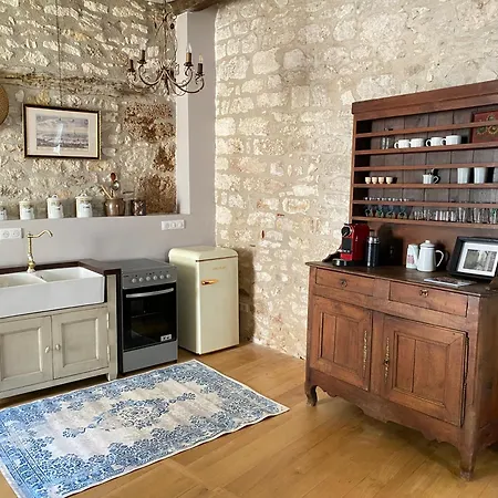 Gorgeous Old House In The Centre Of Apartment *